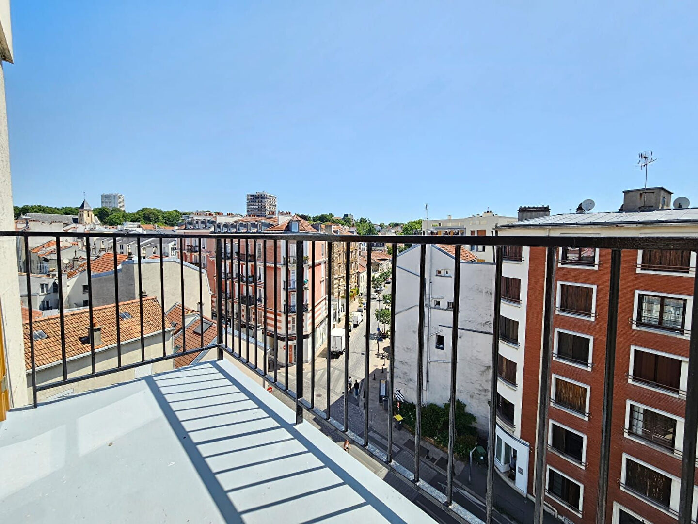 Photo F1 avec balcon - 6min   RER ET BOIS DE VINCENNES image 2/6