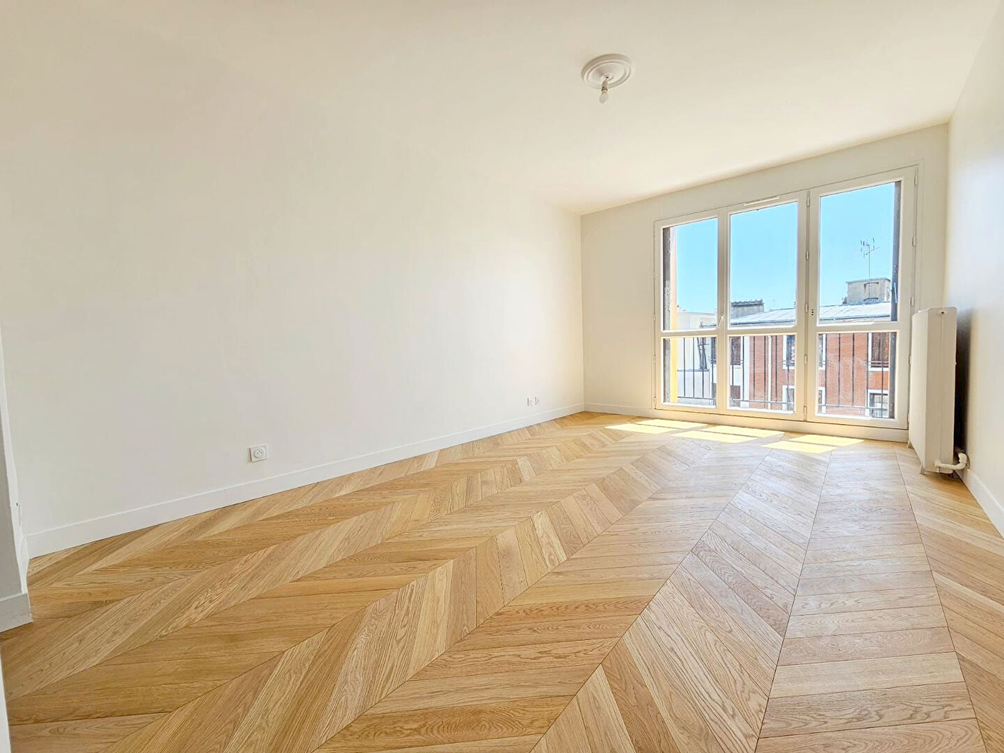 Photo F1 avec balcon - 6min   RER ET BOIS DE VINCENNES image 3/6