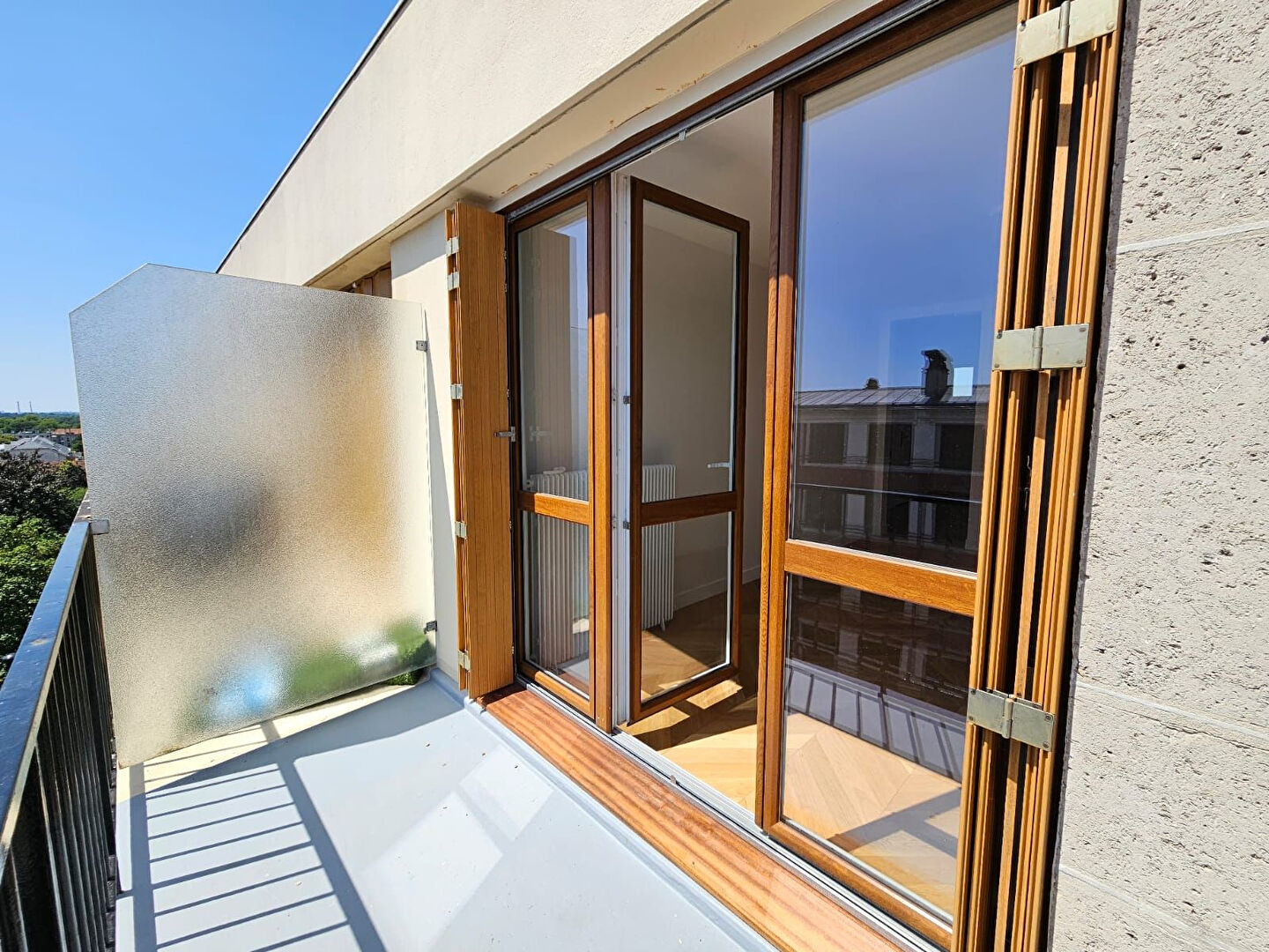 Photo F1 avec balcon - 6min   RER ET BOIS DE VINCENNES image 6/6