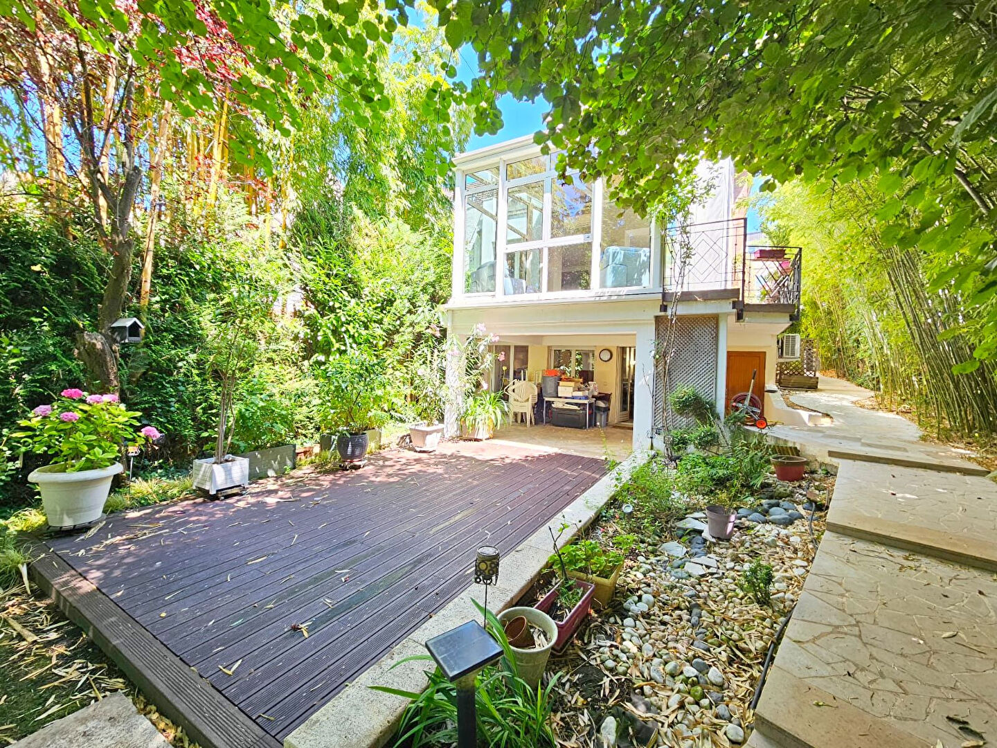 Photo MAISON DE CARACTERE 7 PIECES AVEC JARDIN & GARAGE ** 10 min RER A & BOIS ** image 5/6