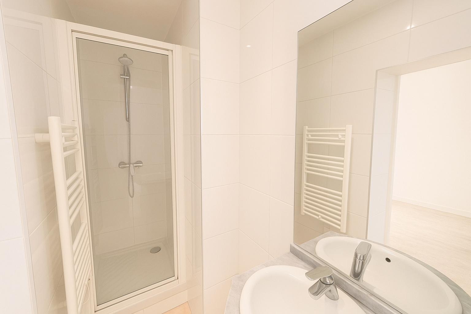 Photo Studio refait à neuf - 75010 Paris - Bichat image 3/3