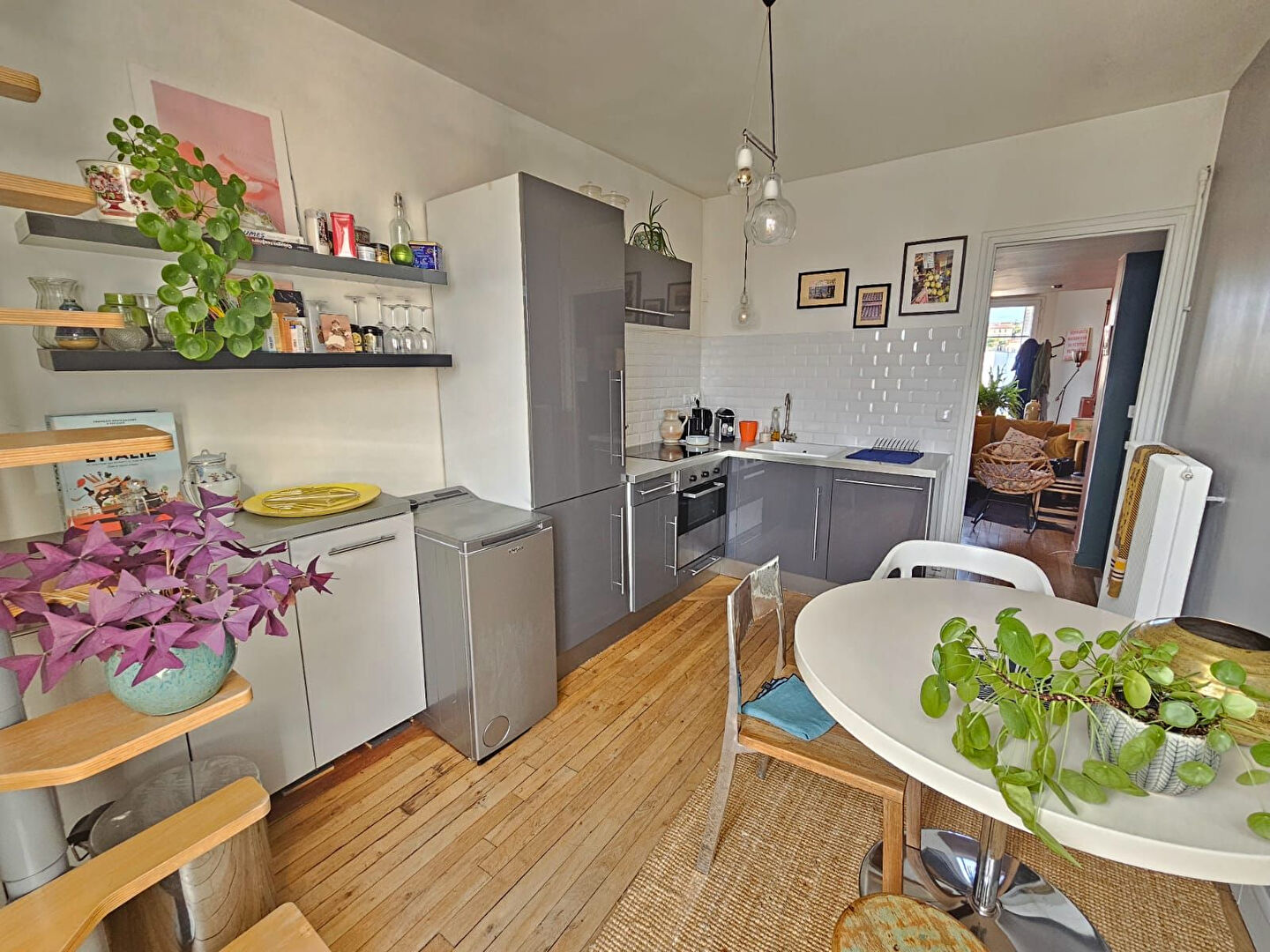 Photo CHARMANT DUPLEX 2/3 P + BALCONNET & CAVE  *** PLEIN COEUR RIGOLLOTS  *** image 3/6