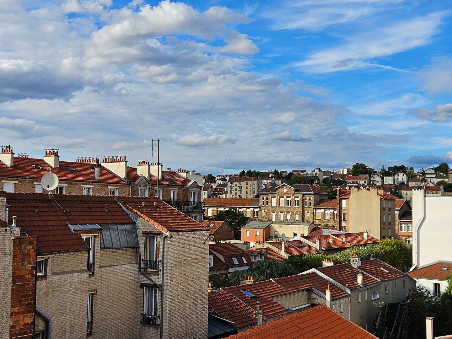 Photo CHARMANT DUPLEX 2/3 P + BALCONNET & CAVE  *** PLEIN COEUR RIGOLLOTS  *** image 4/6