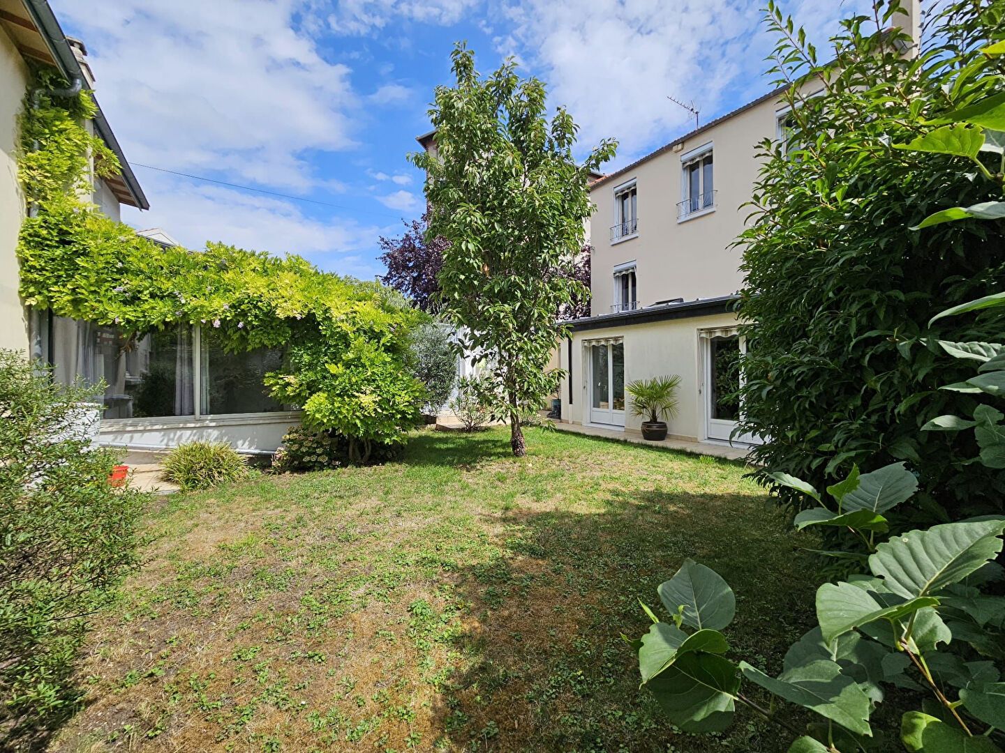 Photo DEUX MAISONS + JARDIN & GARAGE  *** PROCHE PARC DES BEAUMONTS  *** image 2/6