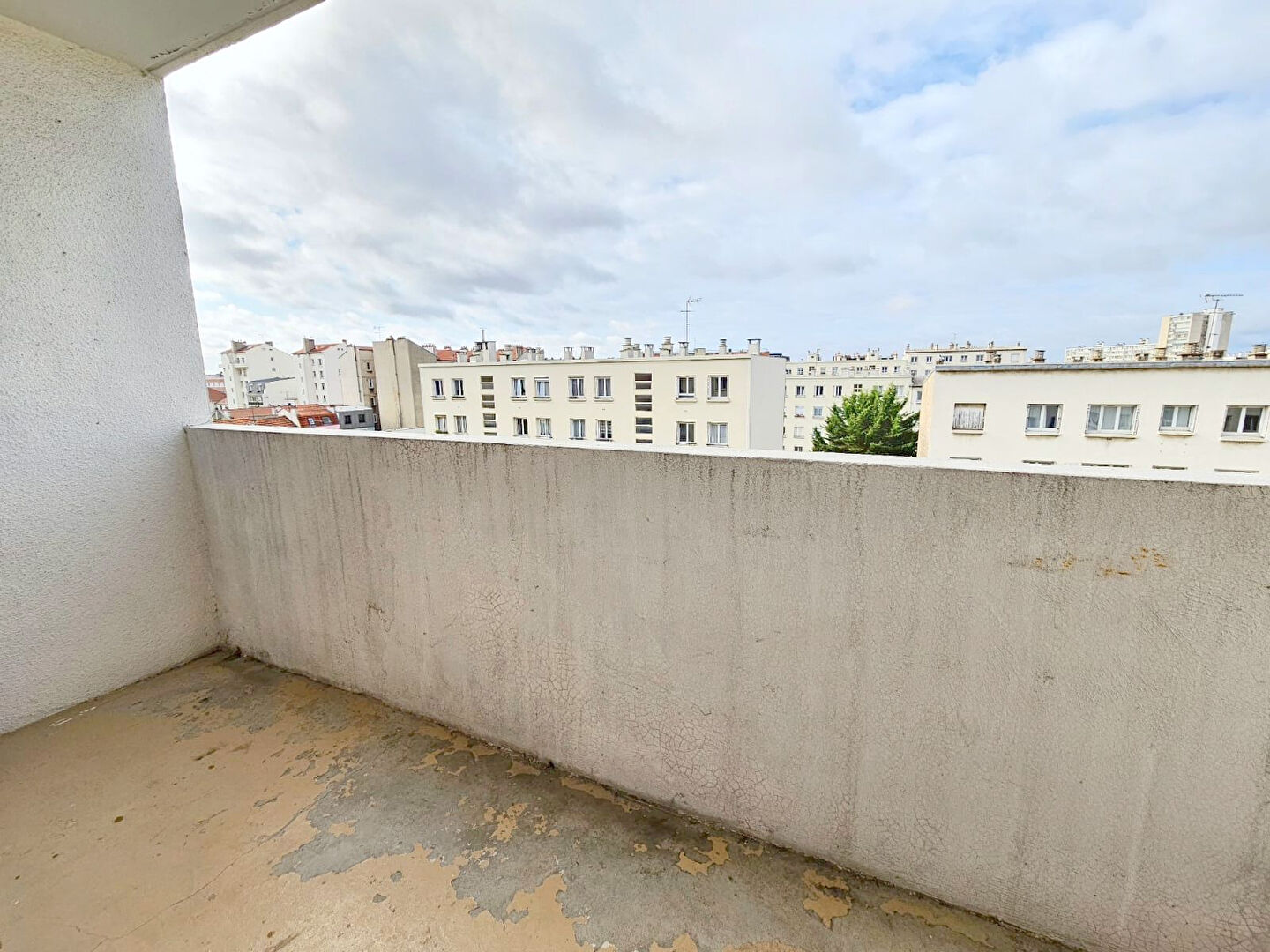 Photo STUDIO + BALCON ** 3 min RUE DALAYRAC *** image 2/4