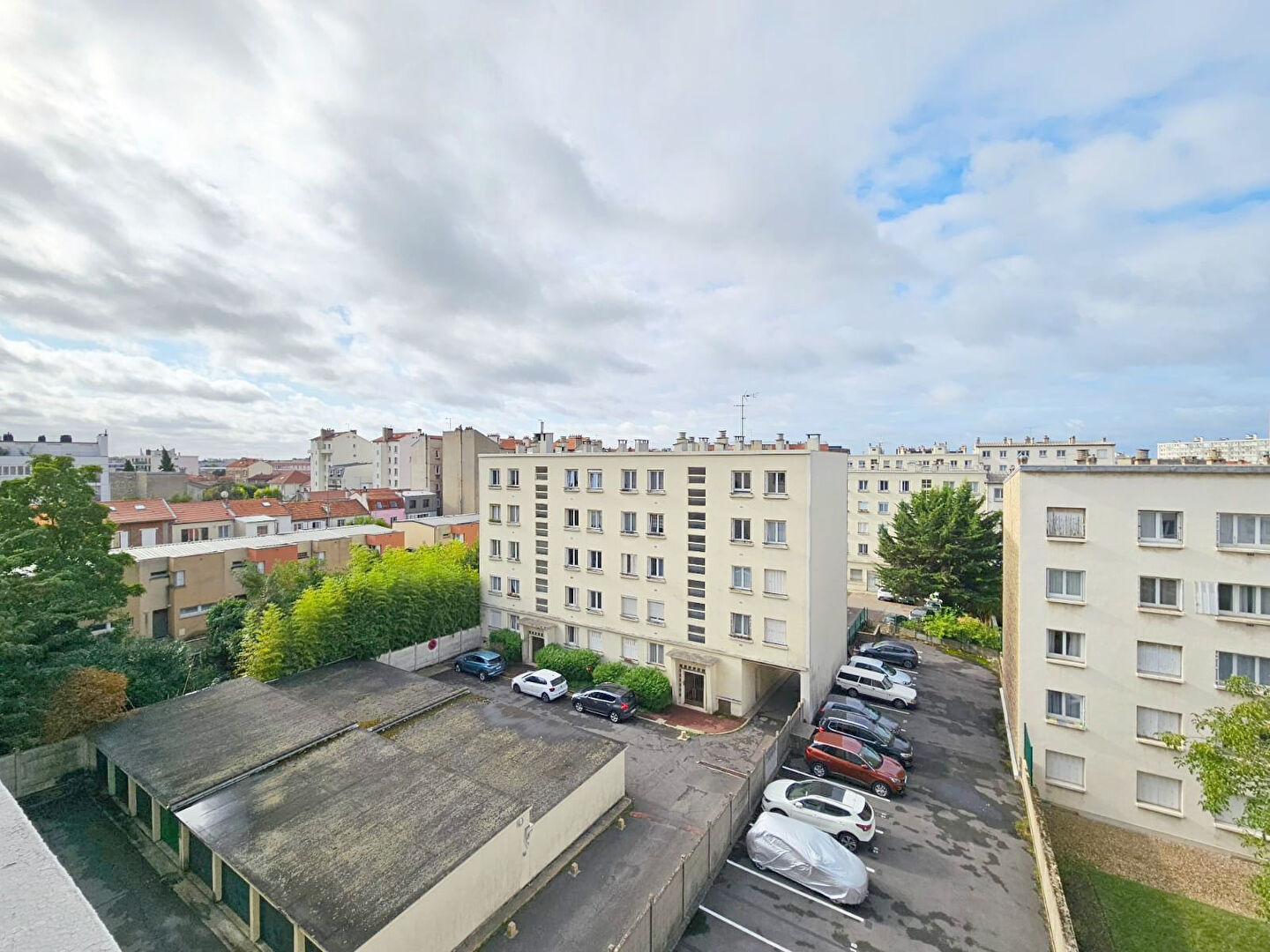 Photo STUDIO + BALCON ** 3 min RUE DALAYRAC *** image 4/4