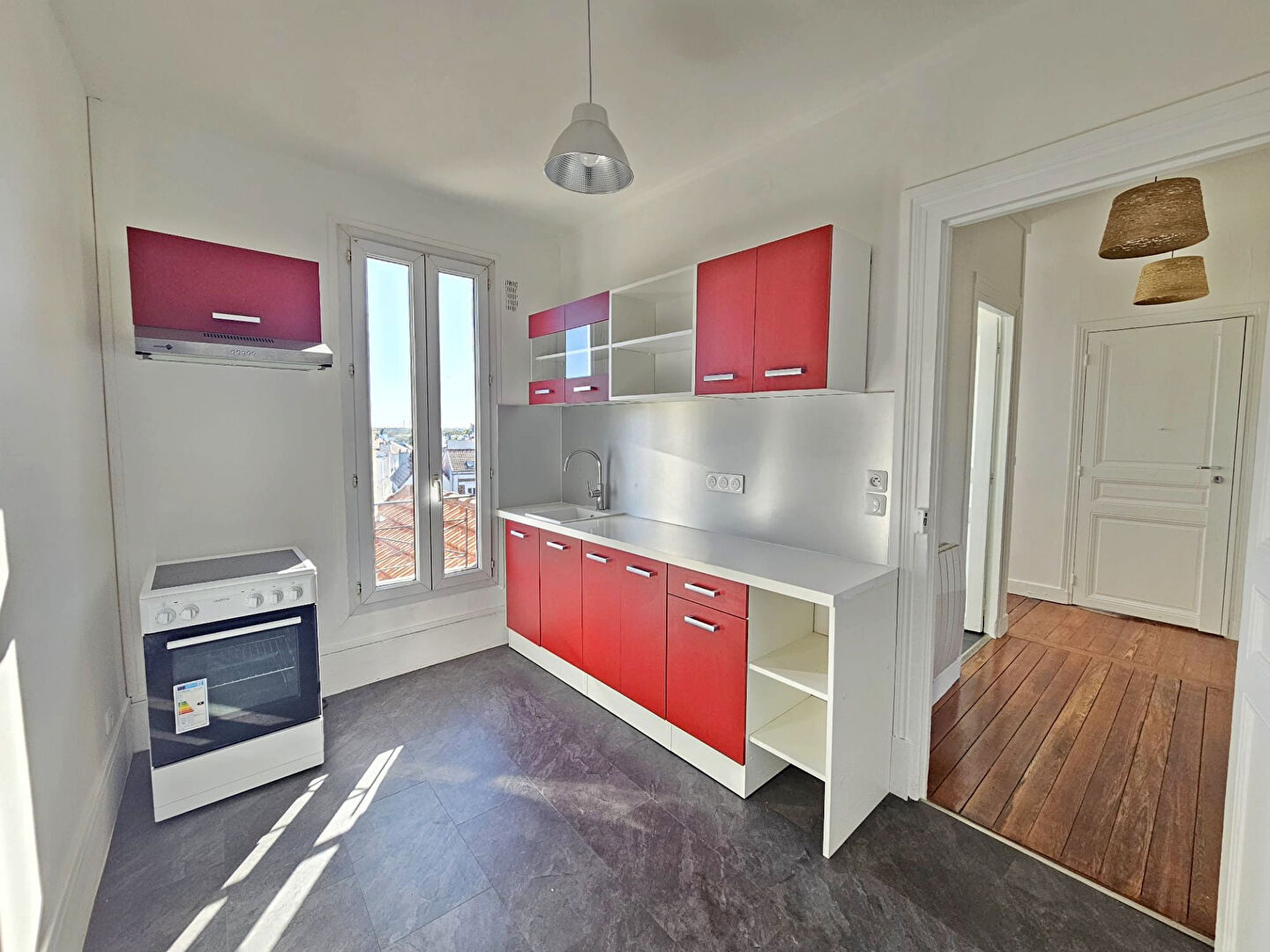 Photo JOLI 2 PIECES ** CHARME DE L'ANCIEN - PLEIN COEUR VILLAGE ** image 3/5