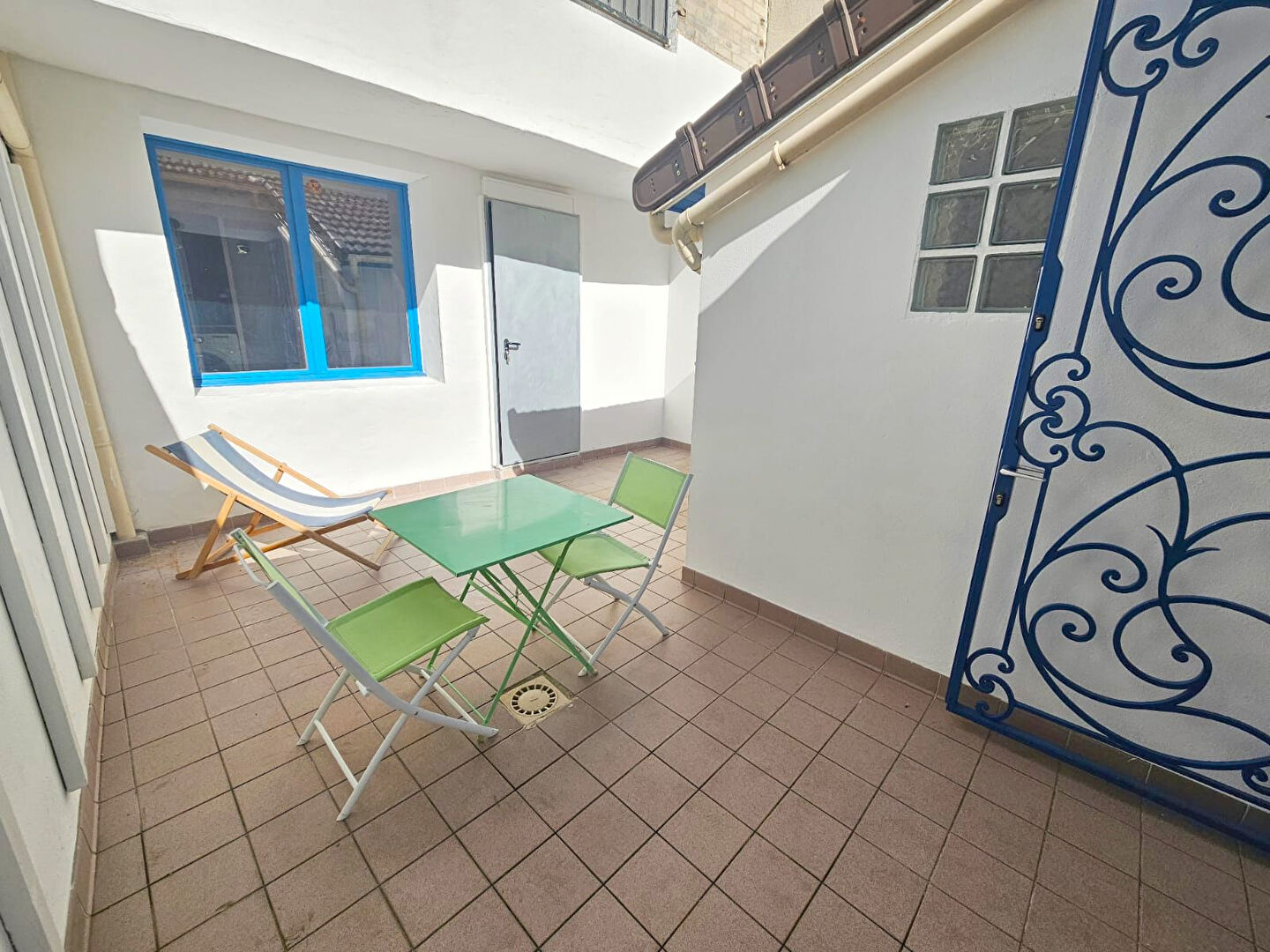 Photo CHARMANTE MAISON 3 PIECES + TERRASSE & DEPENDANCE / ATELIER ** PARAPLUIE / RIGOLLOTS ** image 2/6