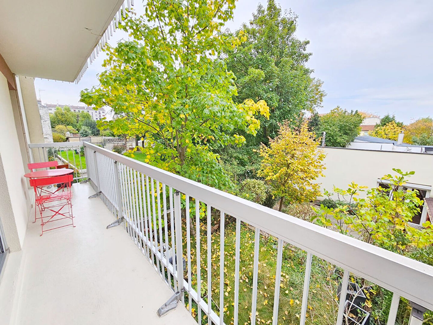 Photo SUPERBE 3 pièces + 2 BALCONS + CAVE  ** 5 min RER A & BOIS ** image 2/6