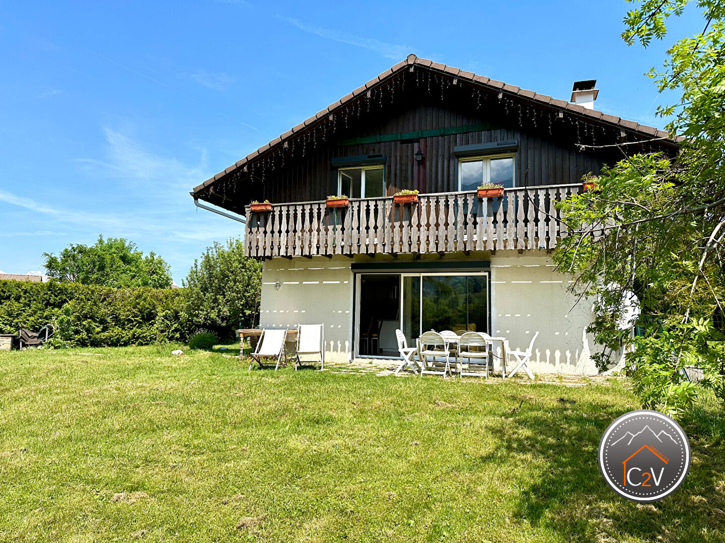 EXCLUSIVITE - Chalet de 150 m²  avec studio indépendant