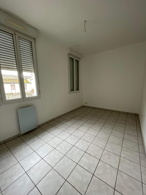 Photo Appartement  T2 St Maixent L'Ecole 55 m². REF 123LCHET image 4/5