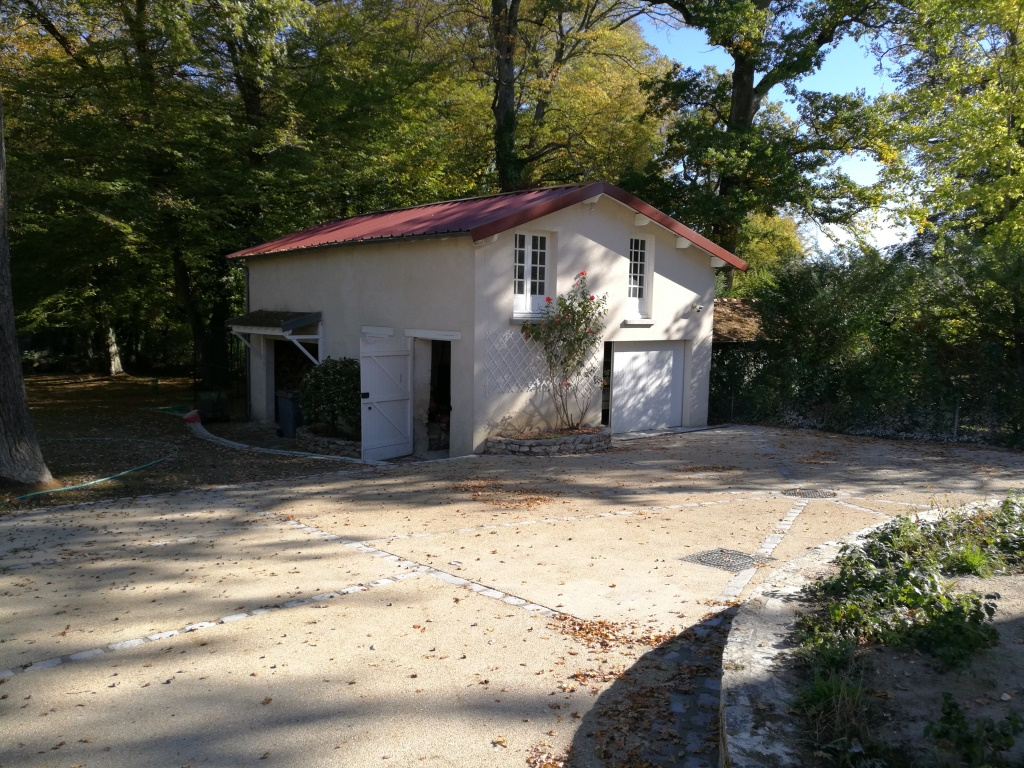 Photo Maison Bois Le Roi 11 pièce(s) 258 m2 image 2/6