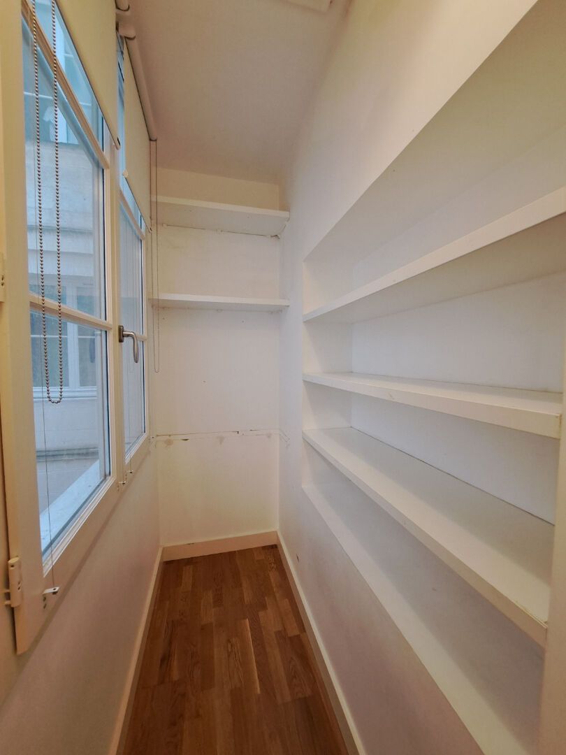 Photo Saint-Pierre, 82m², XVIII° superbe, 2 SdE, parking, balcons sud. image 4/6