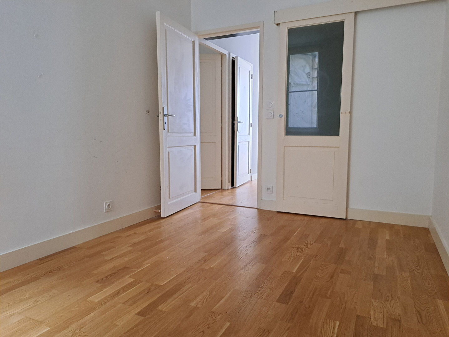 Photo Saint-Pierre, 82m², XVIII° superbe, 2 SdE, parking, balcons sud. image 6/6