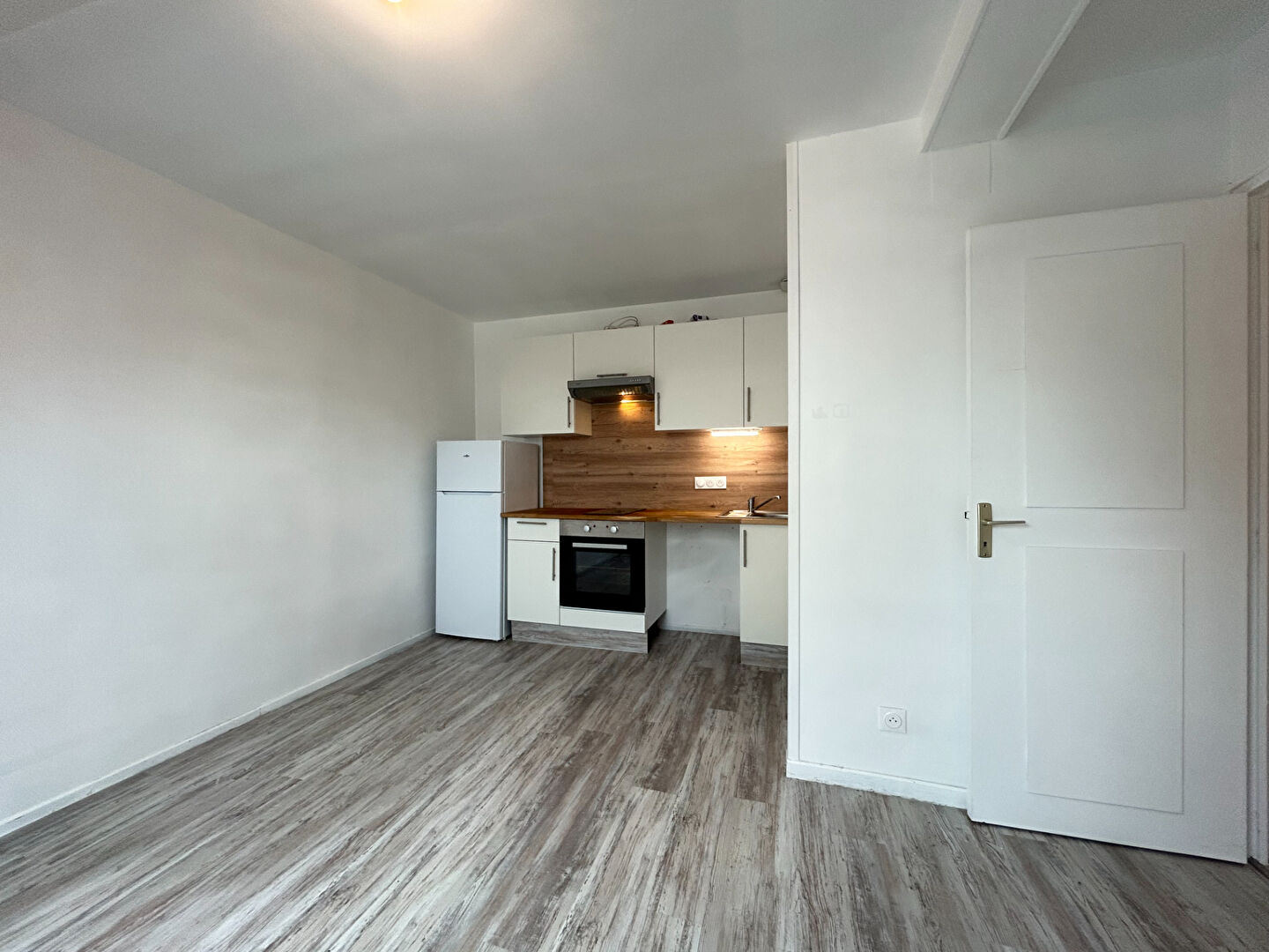 Photo APPARTEMENT 25M² - QUARTIER CLAIRMARAIS - REIMS image 2/5