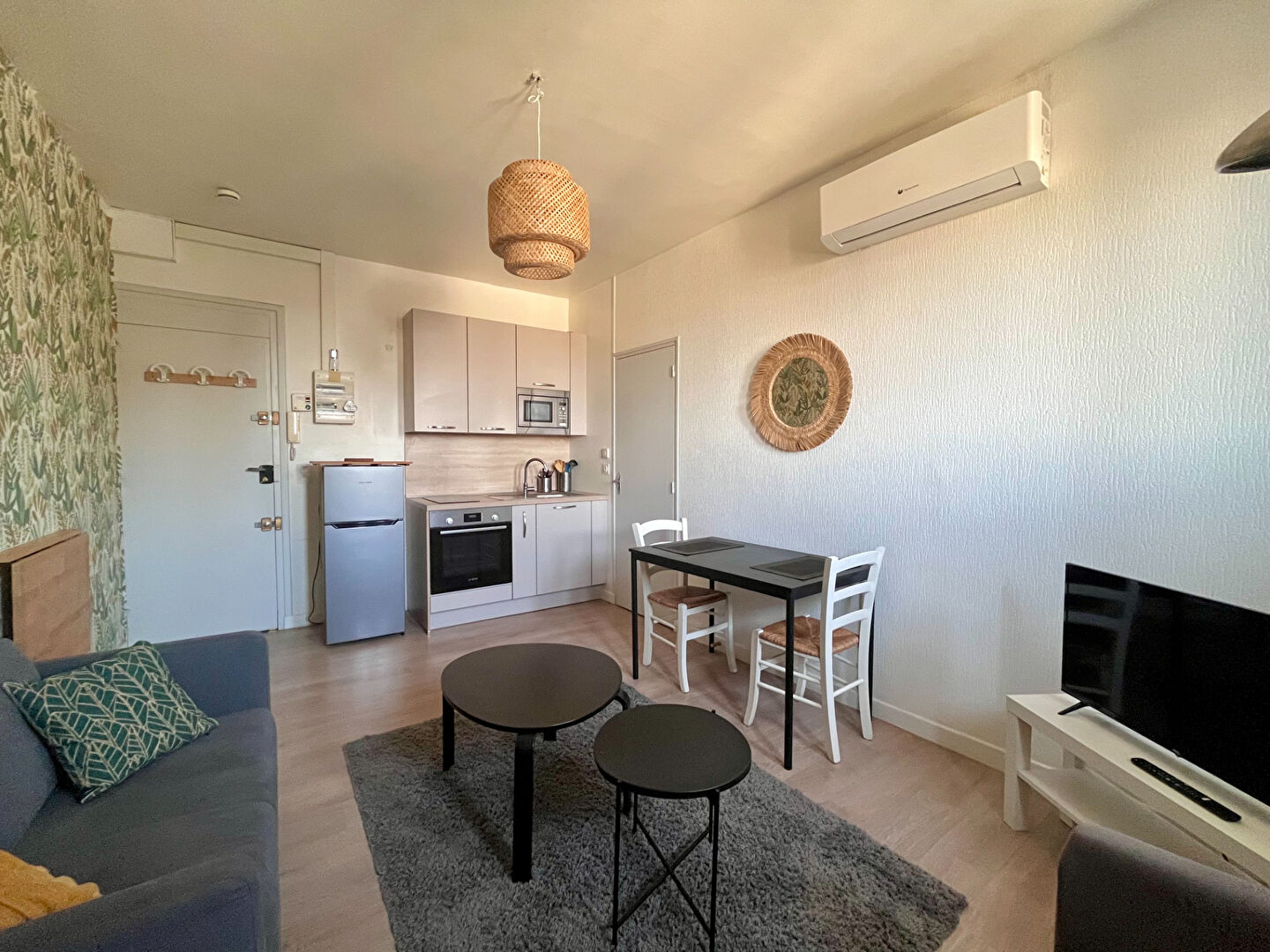 Photo COLOCATION MEUBLÉE 3 PIECES 40M² - REIMS HYPERCENTRE image 1/6