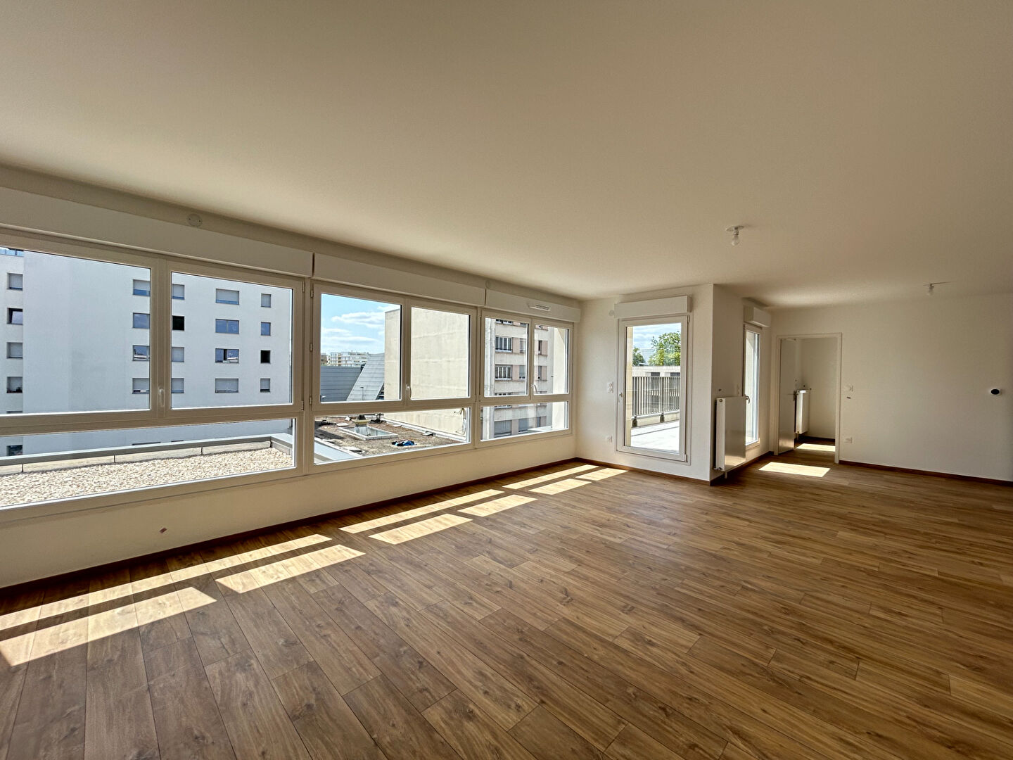 APPARTEMENT RÉCENT TERRASSE T5 - 96 M² - HYPERCENTRE-VILLE