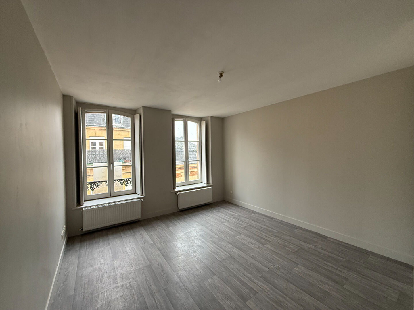 STUDIO 35 M² - HYPER CENTRE-VILLE