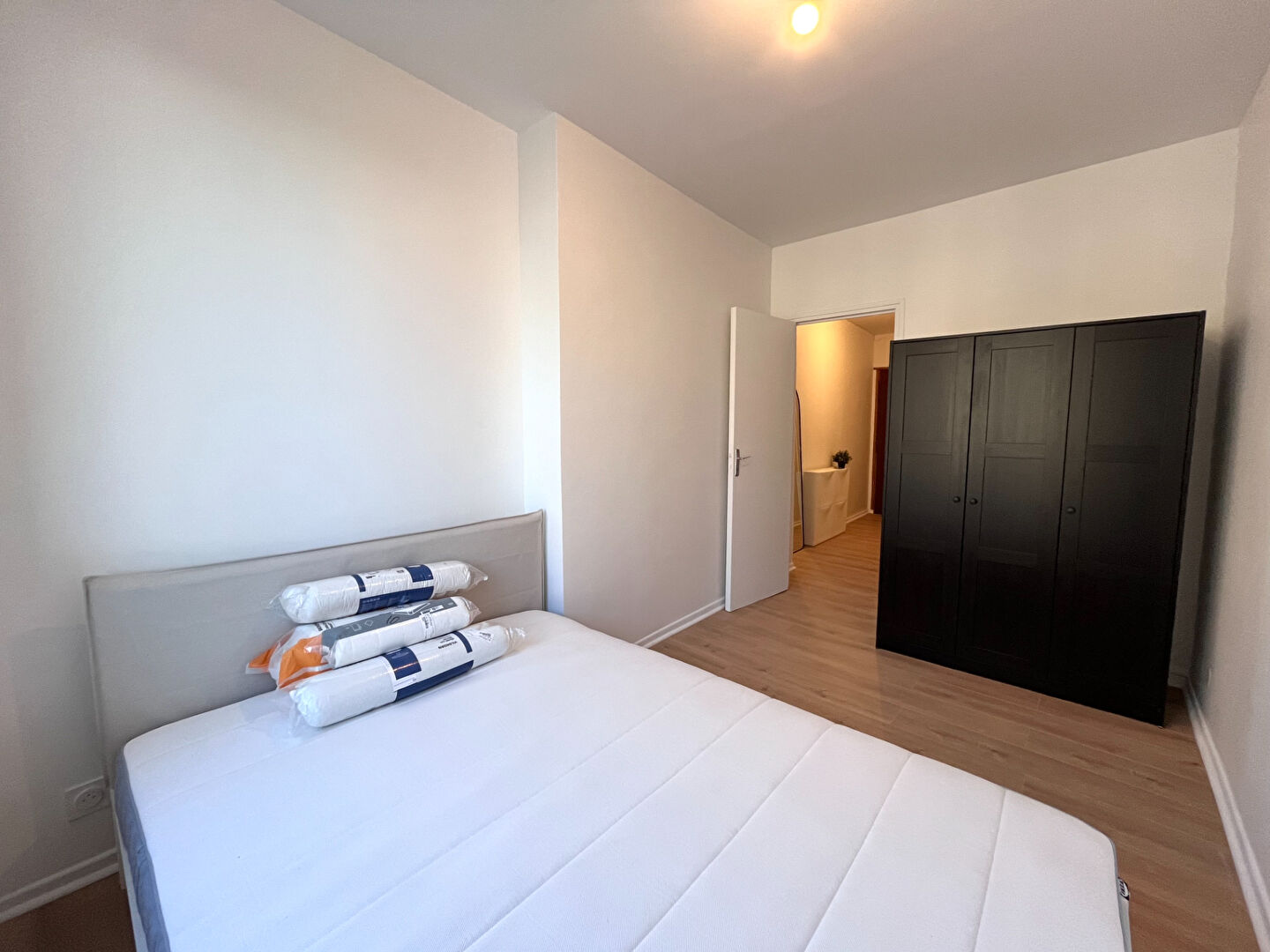 Photo APPARTEMENT MEUBLE T2 38m2 - HYPERCENTRE REIMS image 5/6