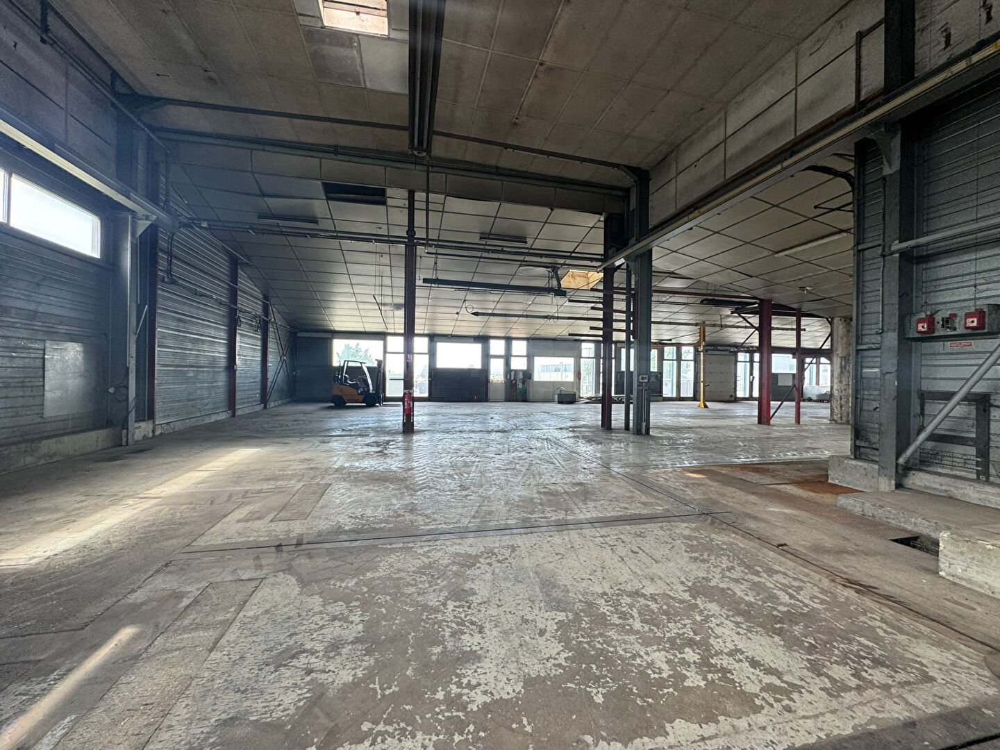 Local commercial 2245 m² · à Tinqueux · 2 245 m² · 1 150 000 €