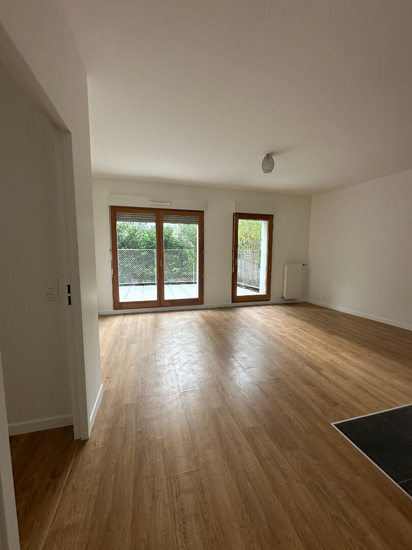 Photo Très bel Appartement 2 pièces 48.44 m2 à Noisy-le-Grand (Allée Charles de Foucauld) image 2/6