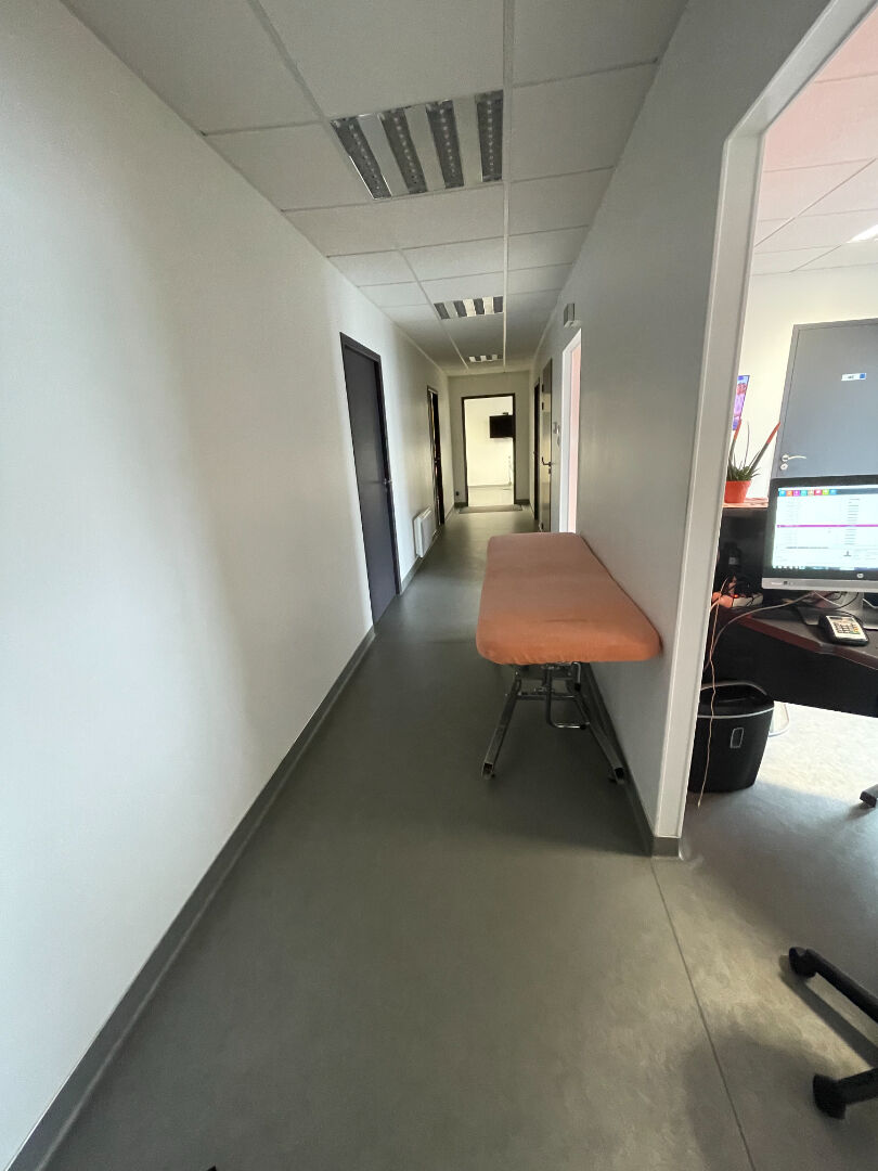 Photo LANDERNEAU - Local Commercial Normes PMR & Parking privé image 5/5