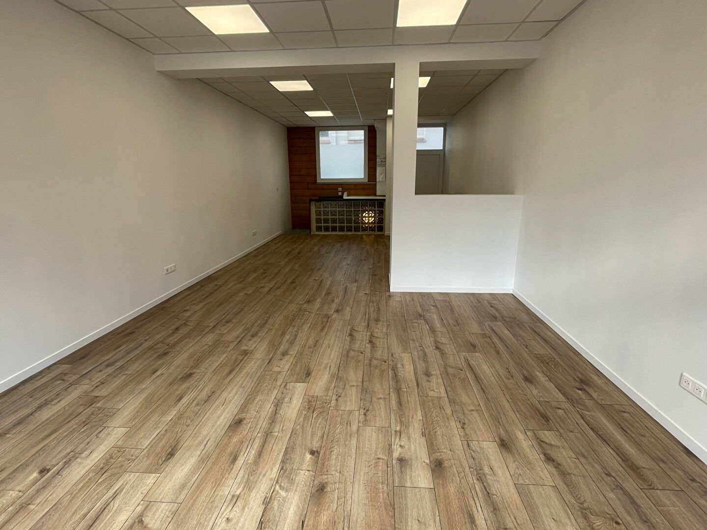 Photo Local commercial image 2/4