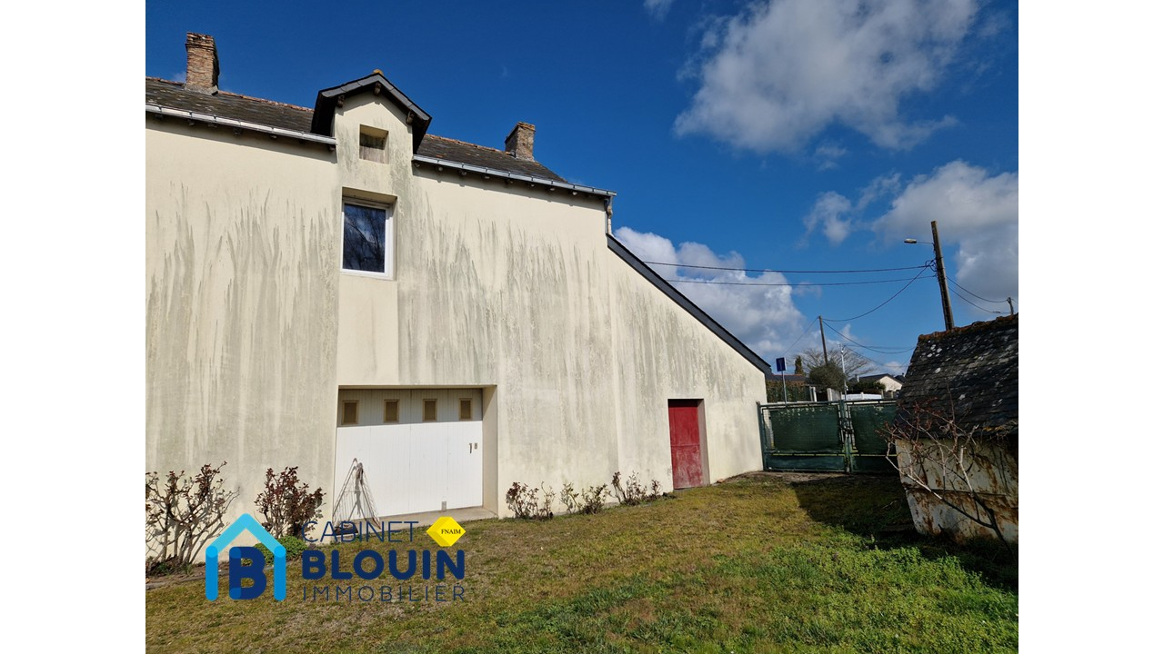 BÂTISSE EN PIERRES à RENOVER - BOURG