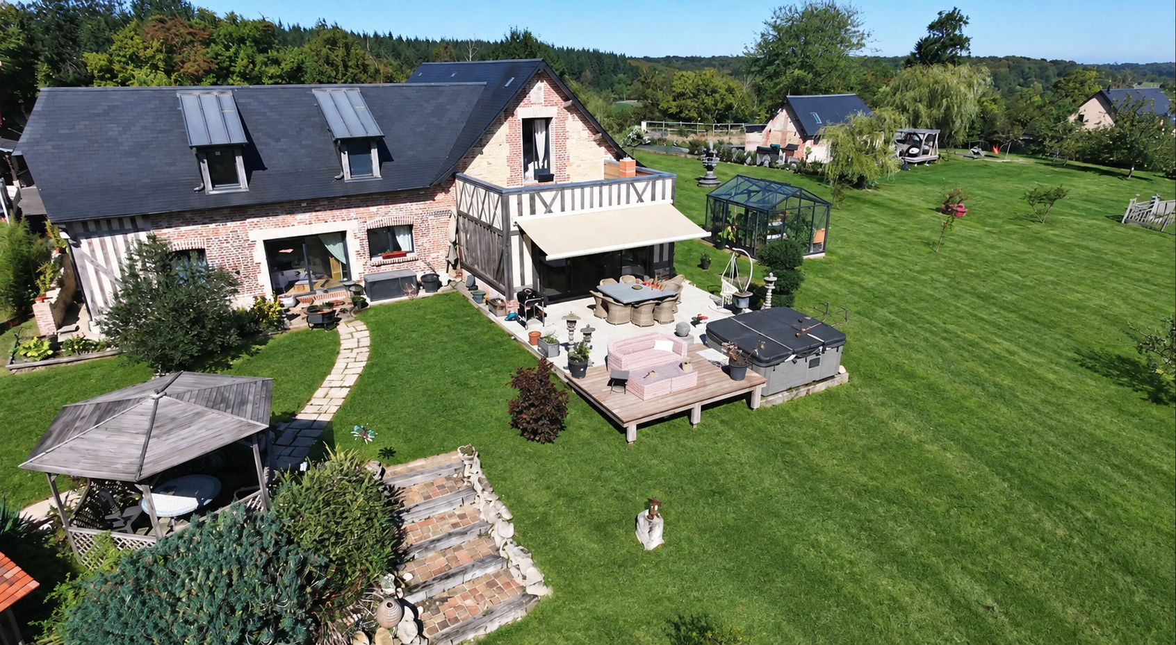 PONT L EVEQUE - Propriété d'exception avec deux gîtes
