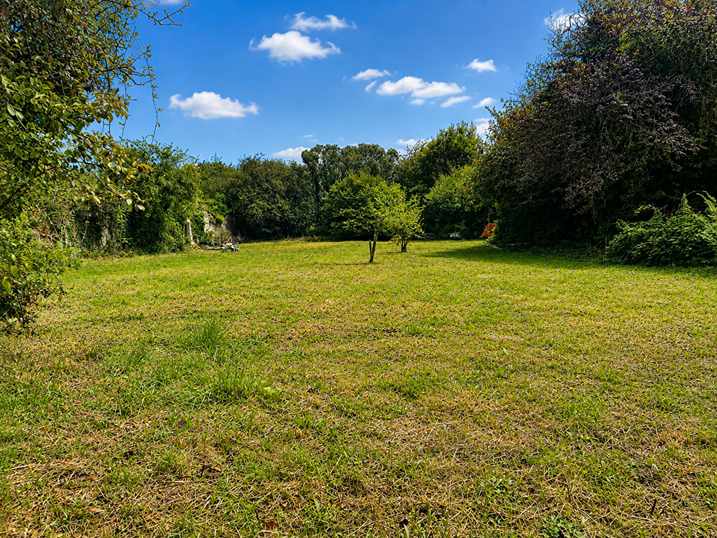 EXCLUSIVITE - BERNIERES SUR MER - Terrain constructible de 1405 m²