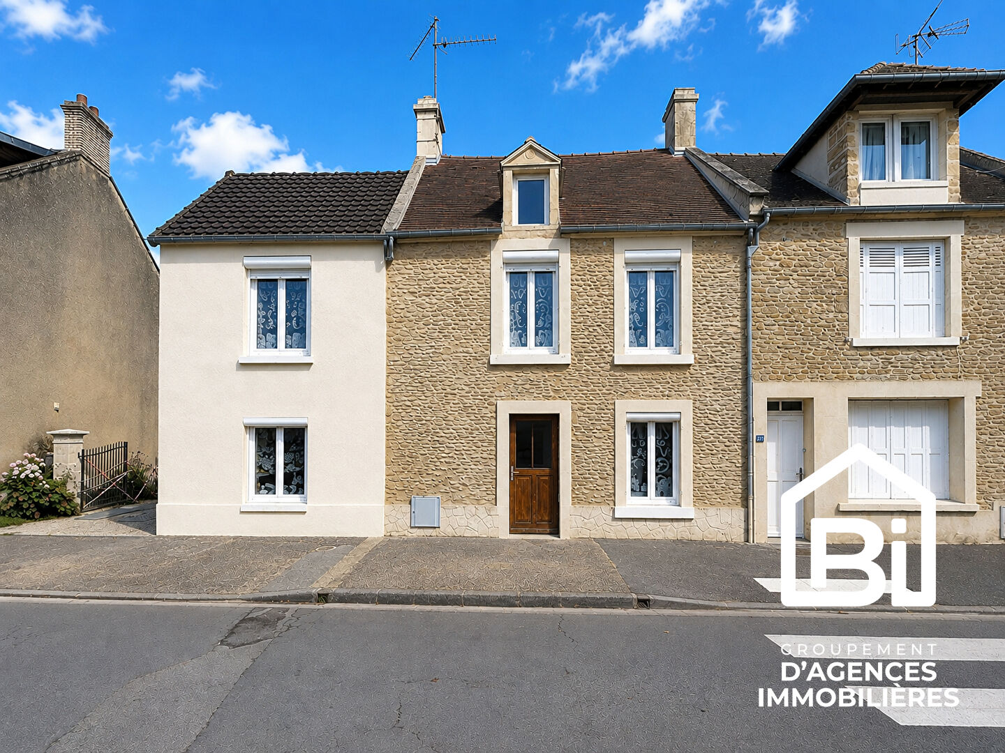 BERNIERES SUR MER Maison de ville avec garage