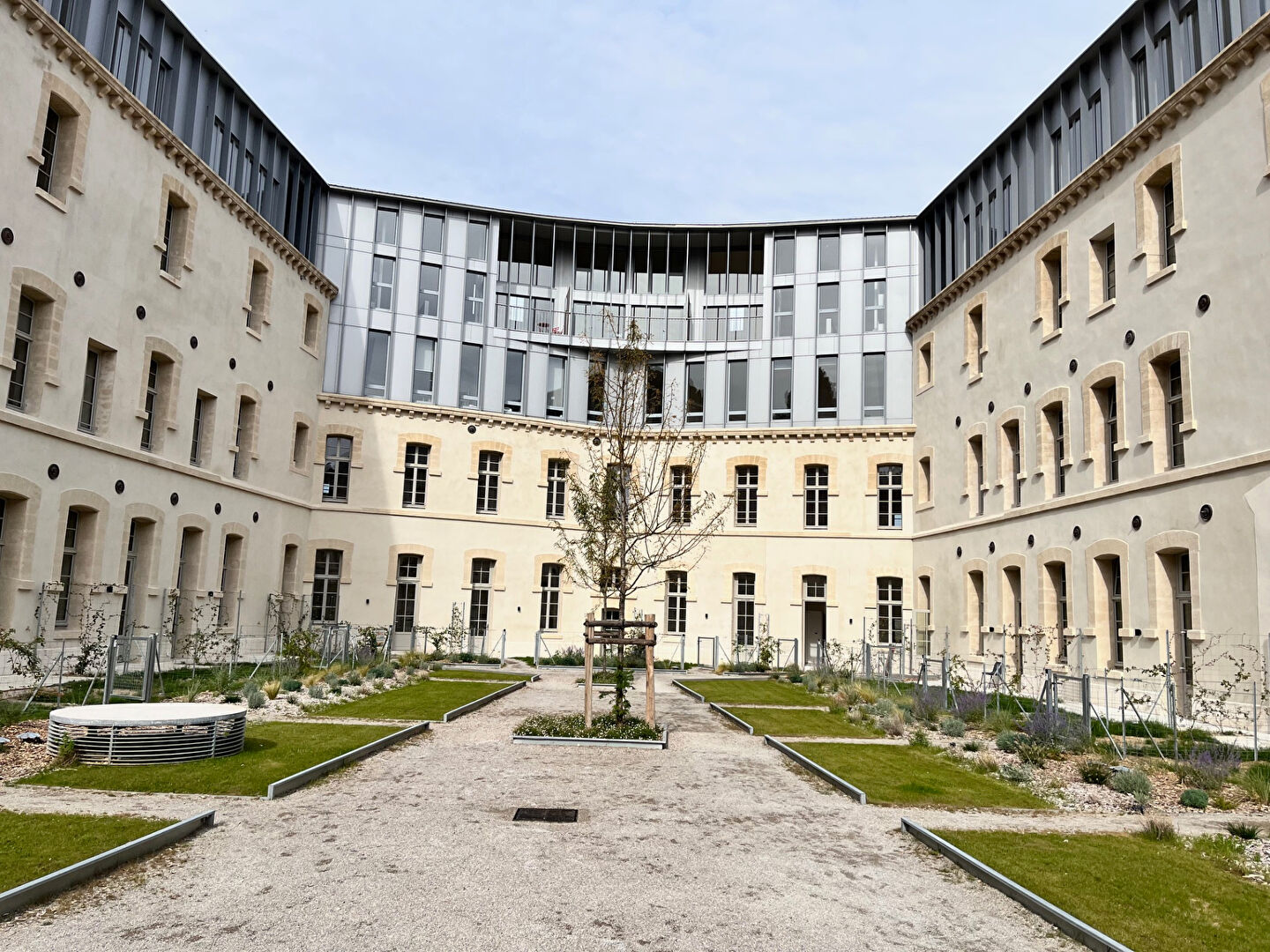 Photo LA COUR DES DOMS Appartement avec jardinet image 1/6