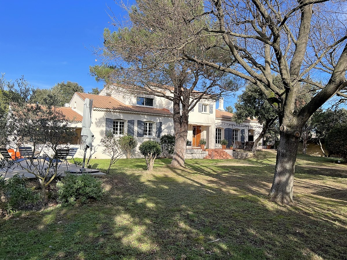 Maison Rochefort Du Gard 9 pièce(s) 230 m2