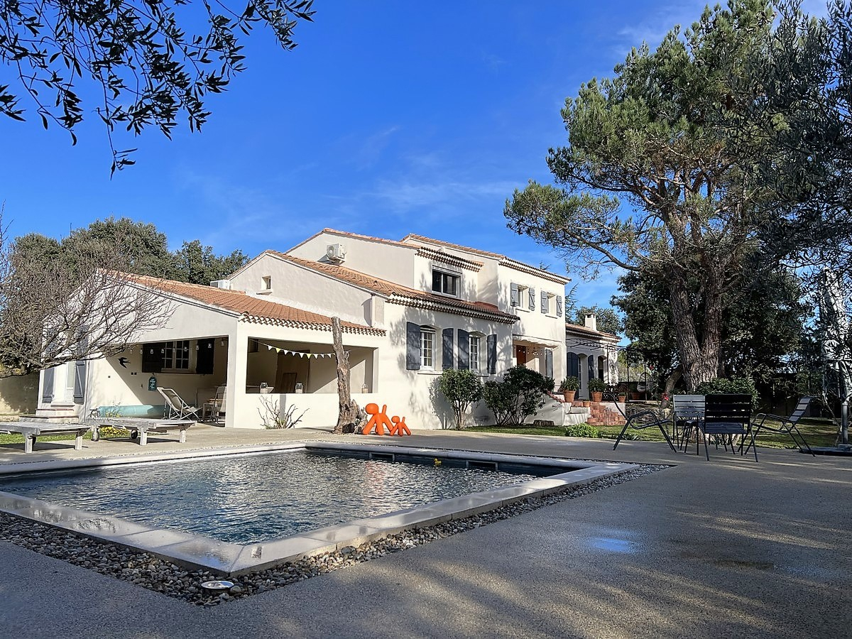 Photo Maison Rochefort Du Gard 9 pièce(s) 230 m2 image 2/6