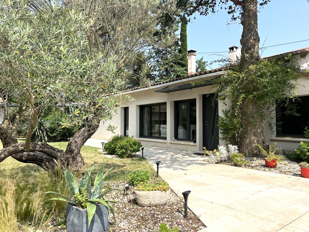 Photo Maison Les Angles 6 pièce(s) 170 m2 + studio indépendant 20 m² image 2/6