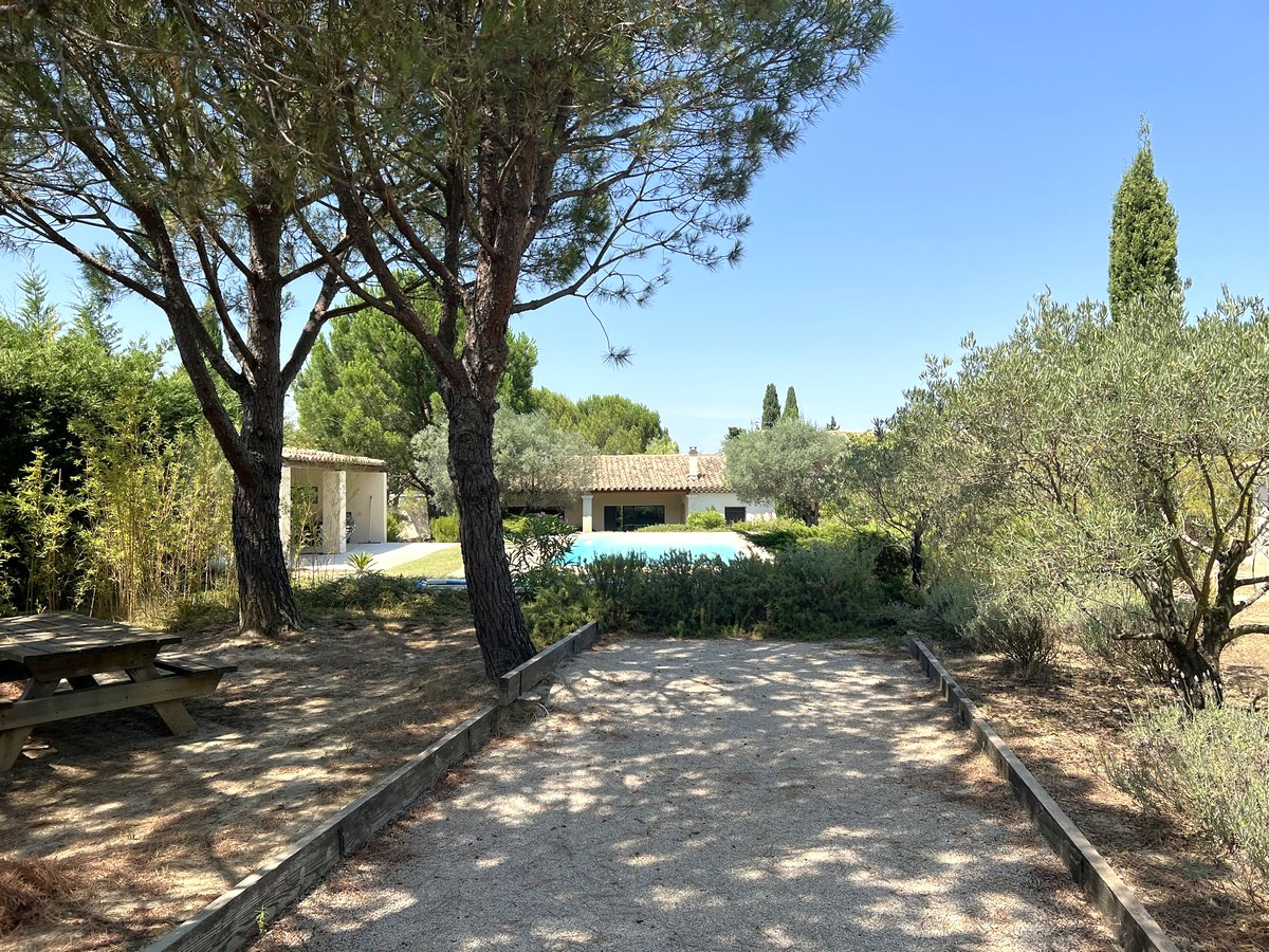 Maison de plain-pied avec piscine, à 12 min d'Avignon TGV...