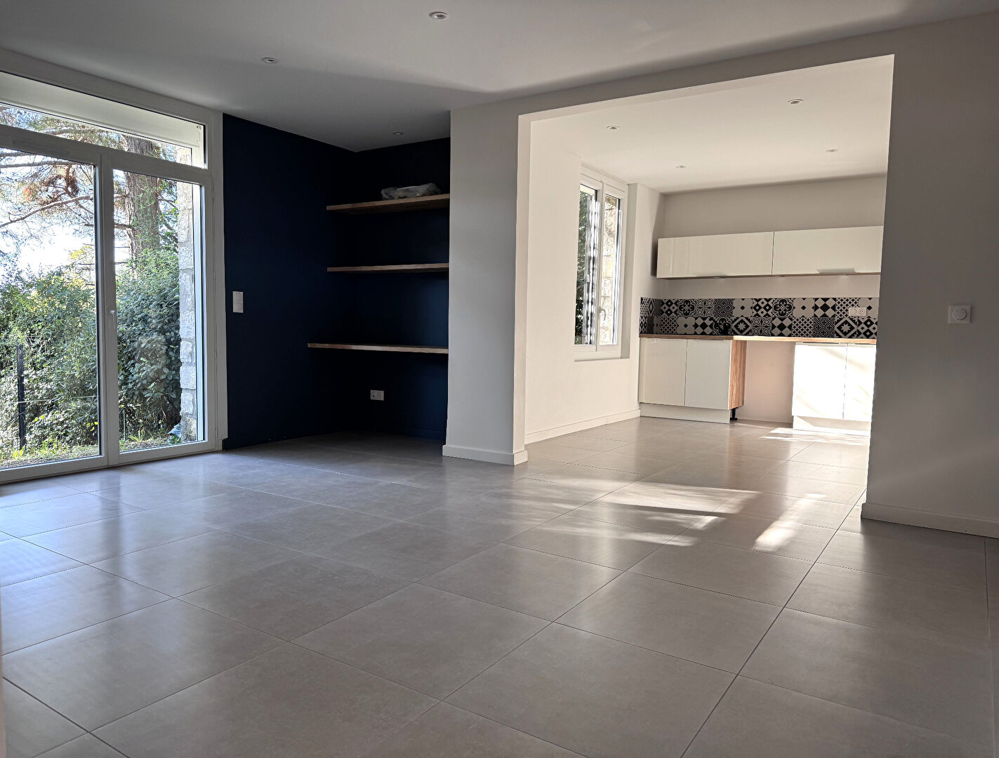 Photo Appartement Villeneuve Les Avignon 4 pièce(s) 72 m2 avec terrasse. image 1/6