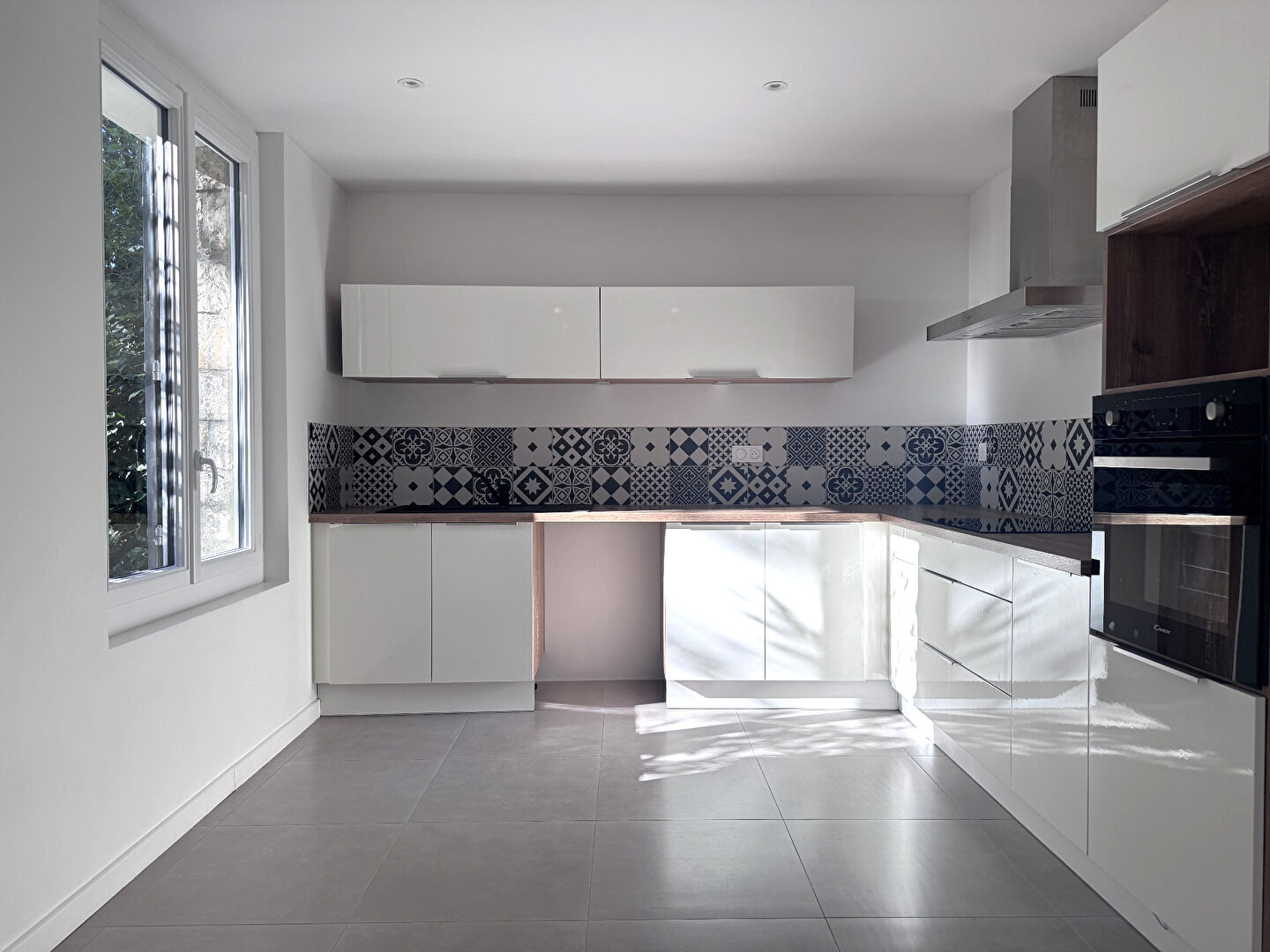 Photo Appartement Villeneuve Les Avignon 4 pièce(s) 72 m2 avec terrasse. image 2/6