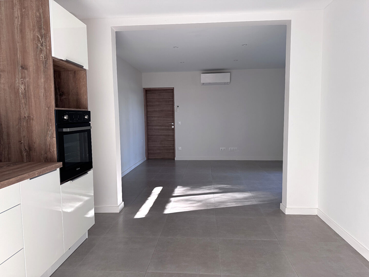 Photo Appartement Villeneuve Les Avignon 4 pièce(s) 72 m2 avec terrasse. image 3/6