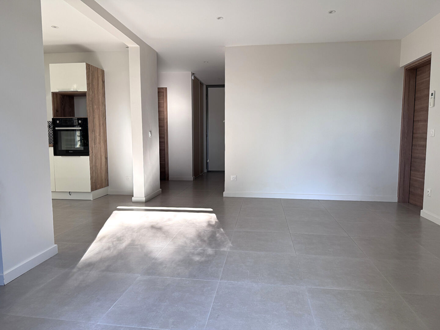 Photo Appartement Villeneuve Les Avignon 4 pièce(s) 72 m2 avec terrasse. image 4/6