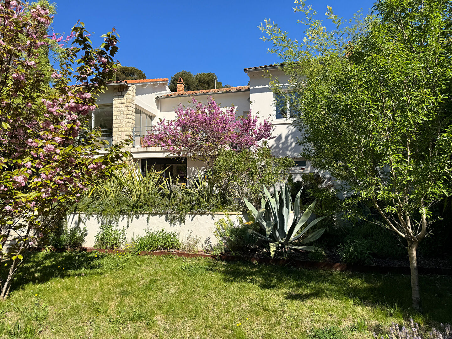 Agence immobilière de SARL CARDINAL - VILLENEUVE LES AVIGNON - CARDINAL - LES ANGLES
