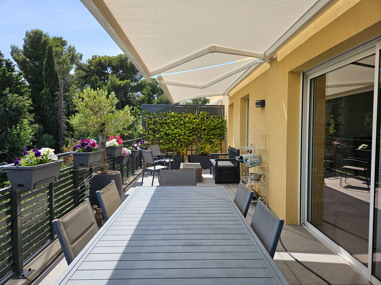 Agence immobilière de SARL CARDINAL - VILLENEUVE LES AVIGNON - CARDINAL - LES ANGLES