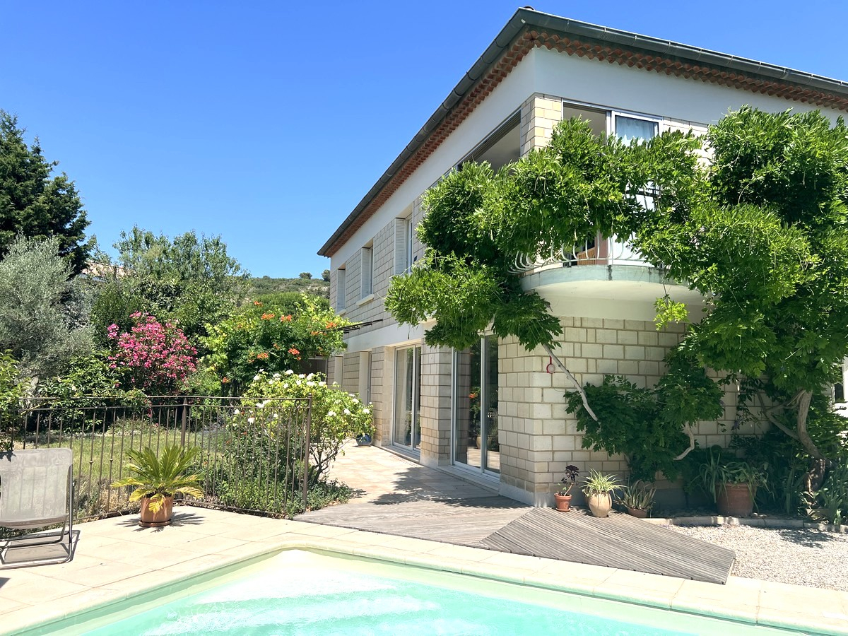 Agence immobilière de SARL CARDINAL - VILLENEUVE LES AVIGNON