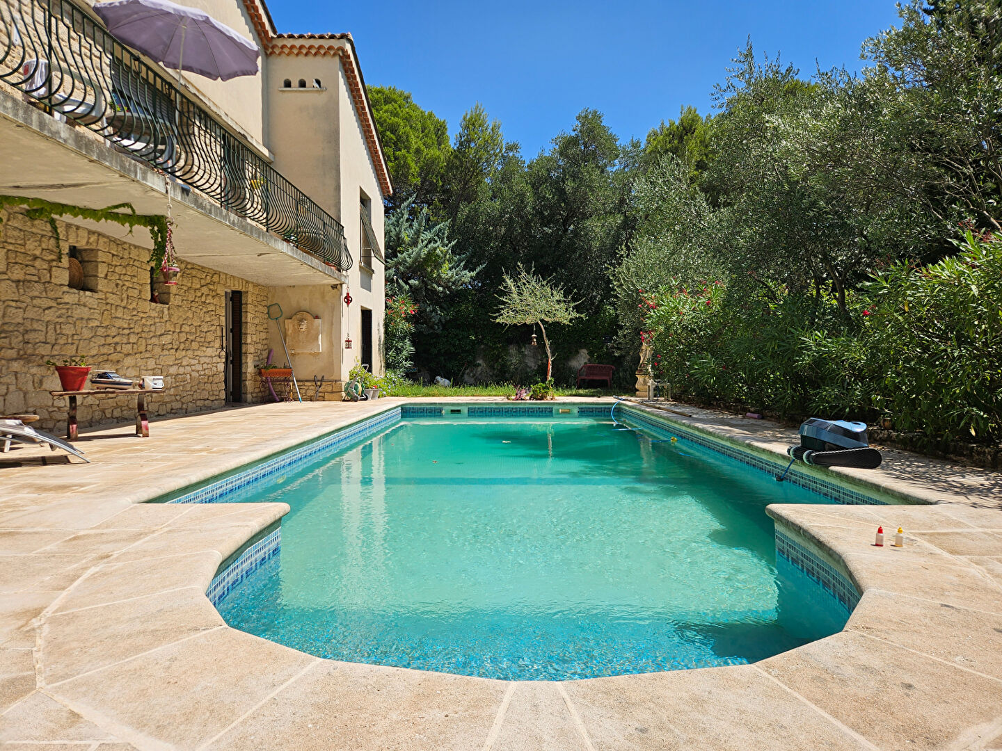 Agence immobilière de SARL CARDINAL - VILLENEUVE LES AVIGNON - CARDINAL - LES ANGLES