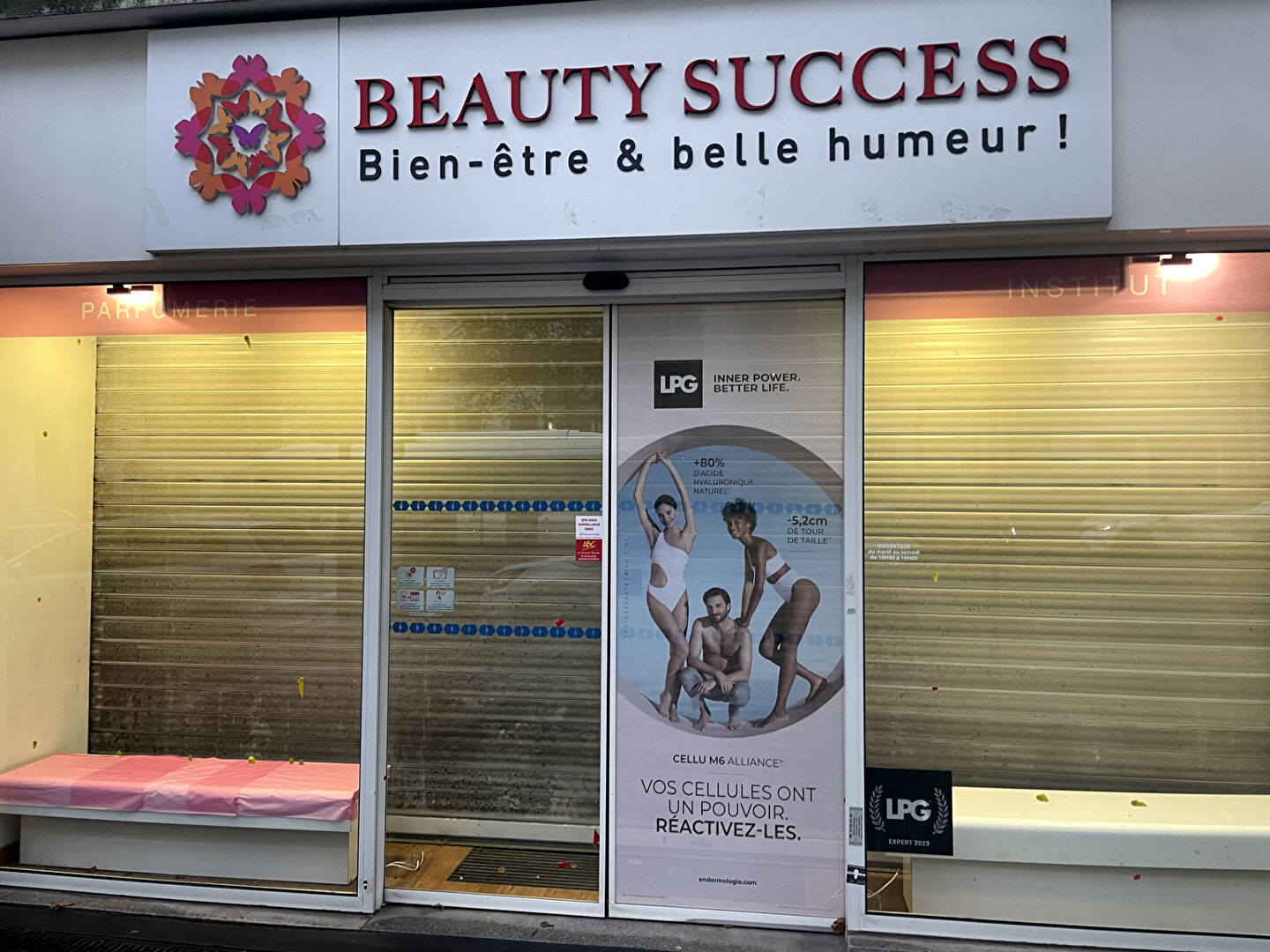 Photo LOCAL COMMERCIAL 170 M2 CHATILLON image 2/6