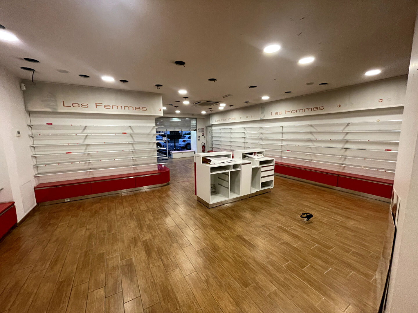 Photo LOCAL COMMERCIAL 170 M2 CHATILLON image 3/6