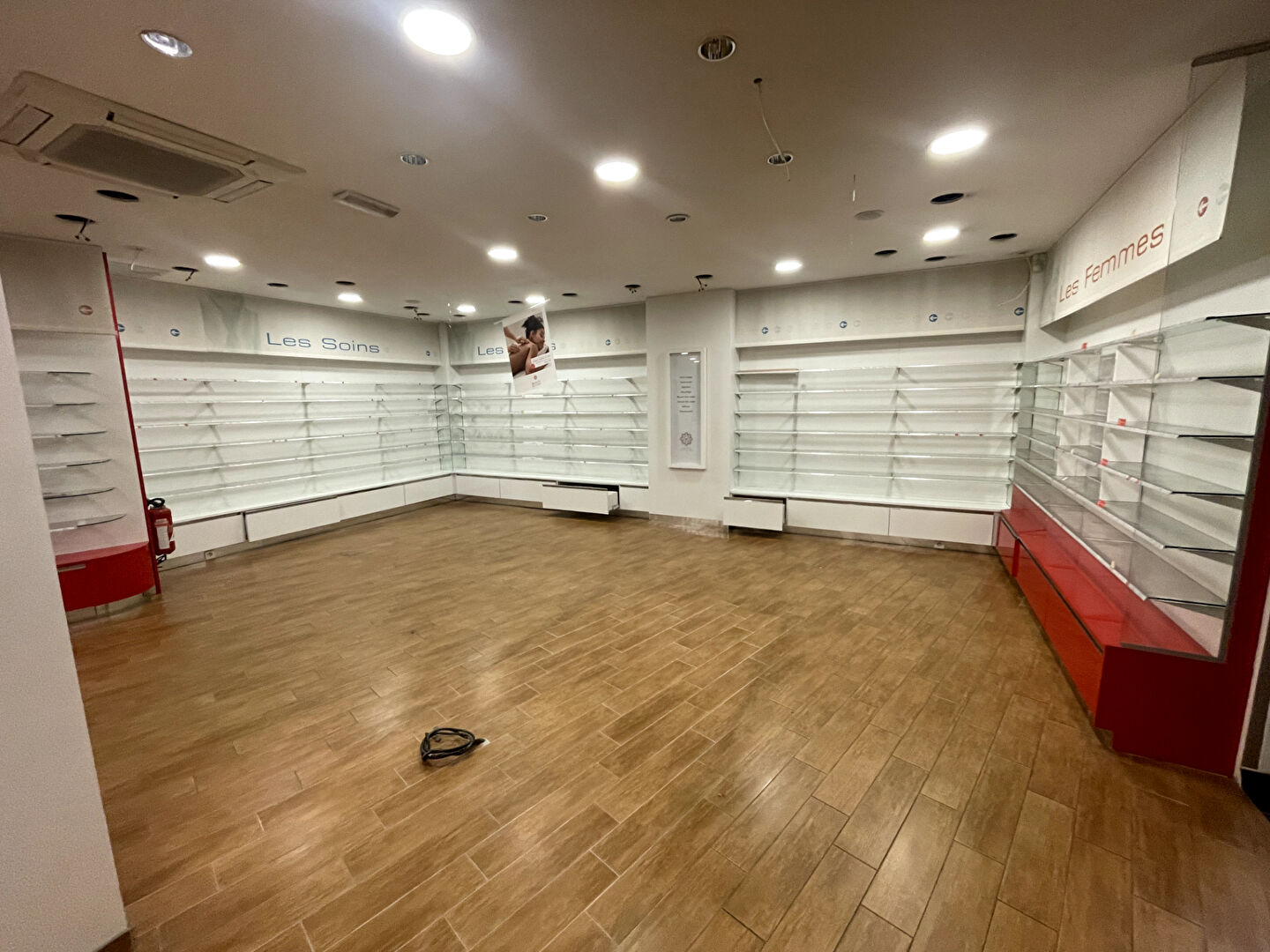 Photo LOCAL COMMERCIAL 170 M2 CHATILLON image 4/6