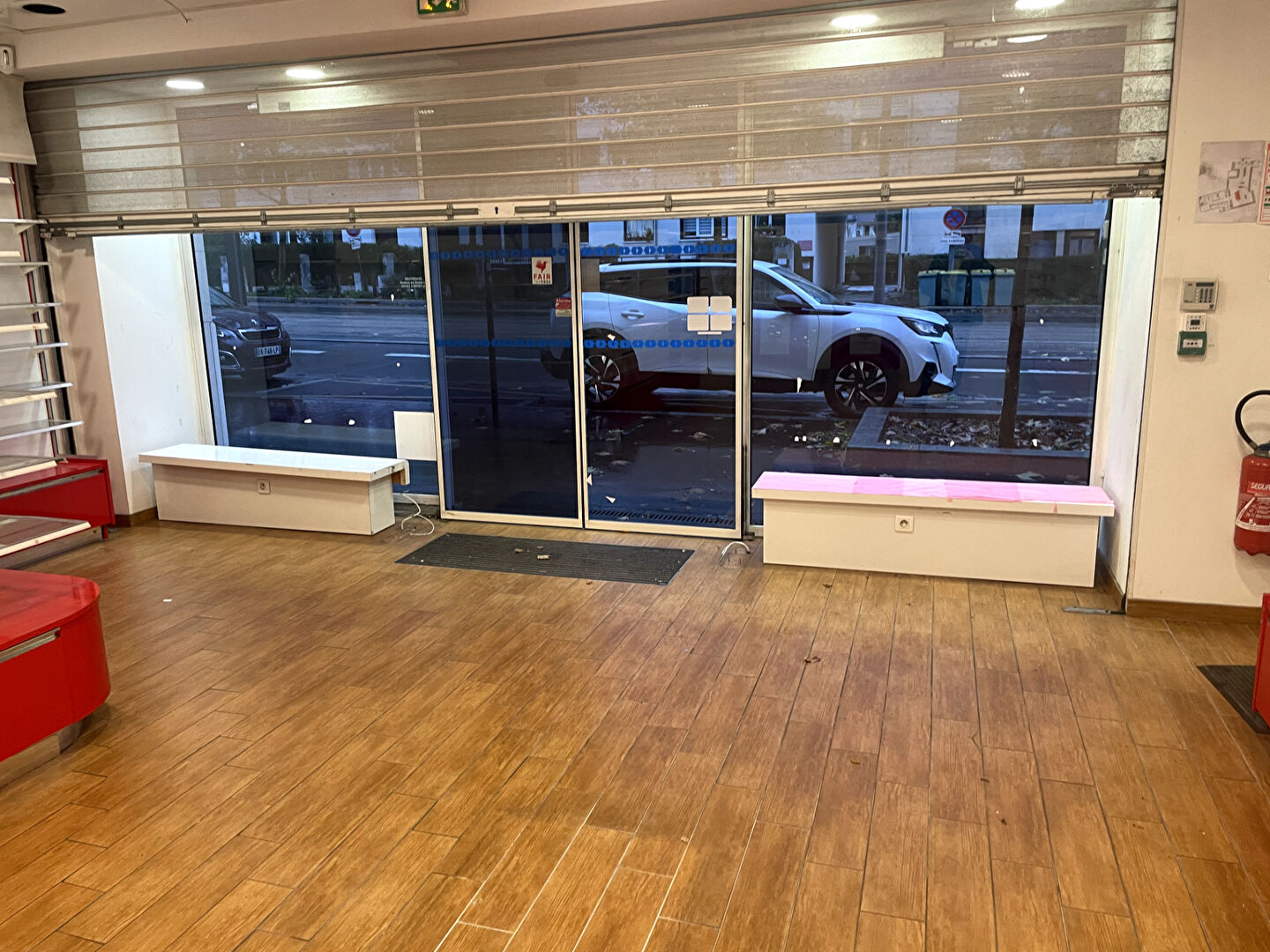 Photo LOCAL COMMERCIAL 170 M2 CHATILLON image 5/6