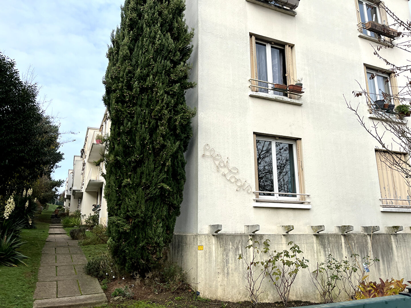 4 PIECES A RENOVER A 5 MINUTES DU RER B