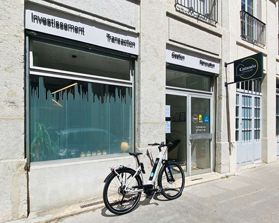 Photo Local ou bureau à louer - Lyon 2 presqu'île Ainay  - 31m2 - rez de chaussée vitrine image 2/2